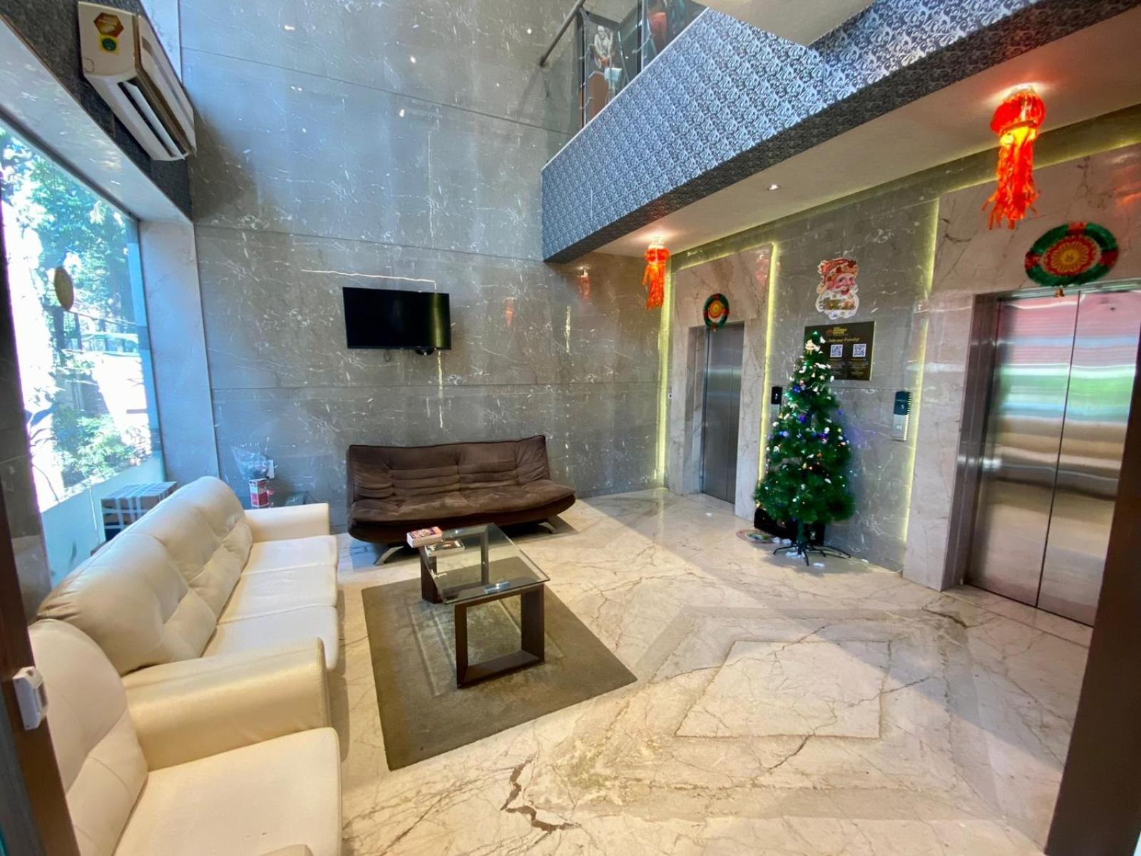Mumbai House Luxury Apartments Santacruz East, Mumbai Exterior photo