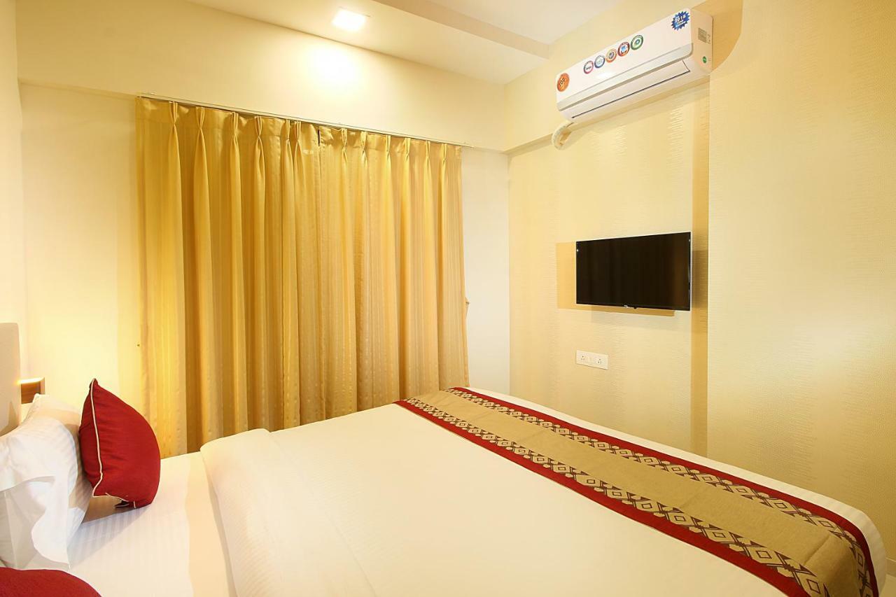 Mumbai House Luxury Apartments Santacruz East, Mumbai Exterior photo