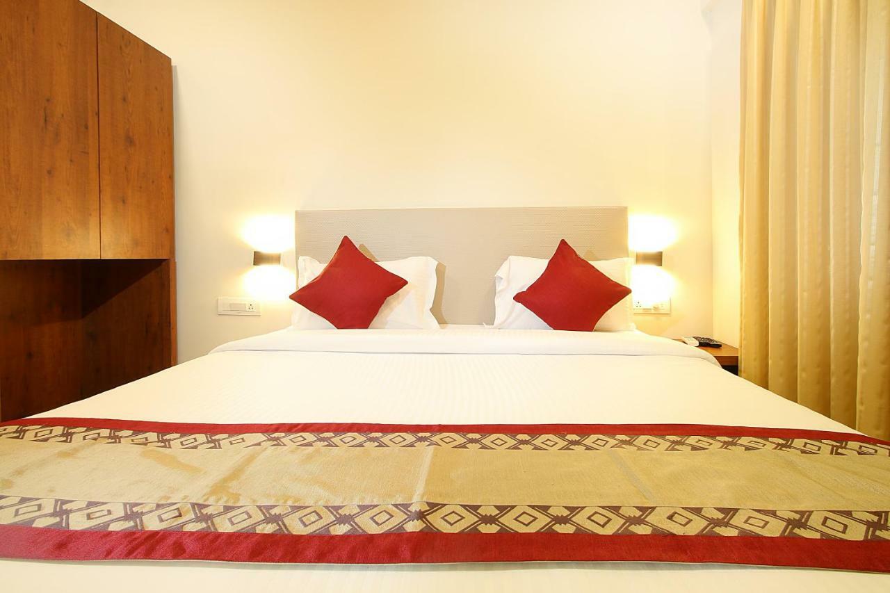 Mumbai House Luxury Apartments Santacruz East, Mumbai Exterior photo