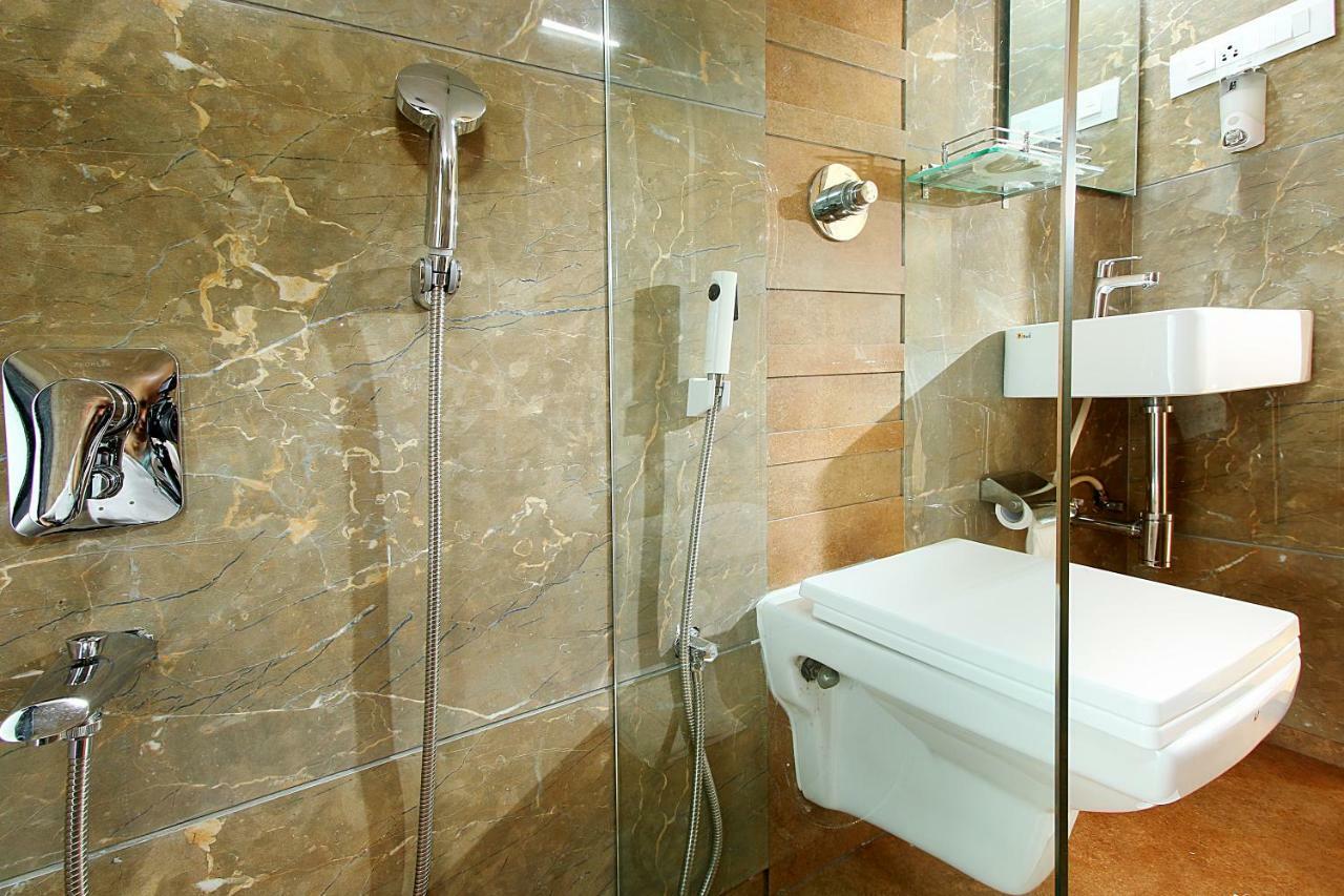 Mumbai House Luxury Apartments Santacruz East, Mumbai Exterior photo